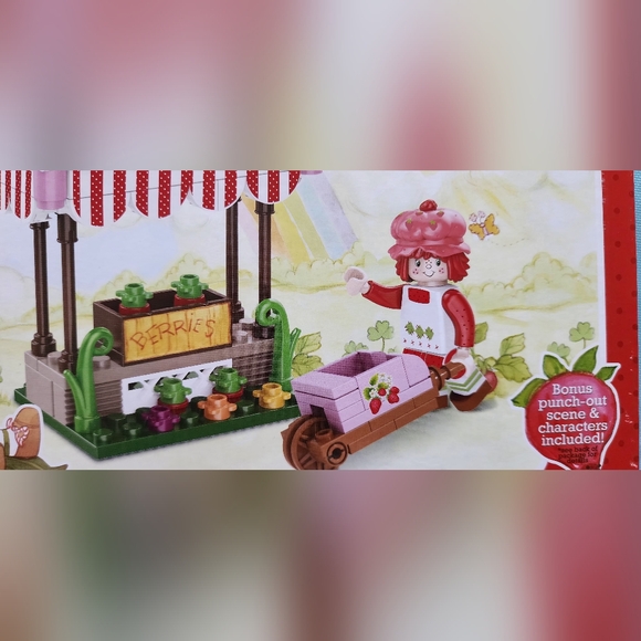 Strawberry Shortcake Produce Stand Building Blocks Kit - Picture 3 of 6